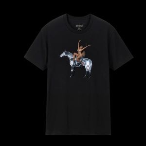 Beyoncé RENAISSANCE BOX SET - POSE 4